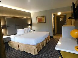 Days Inn & Suites by Wyndham Downtown Gatlinburg Parkway