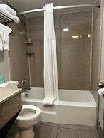 Days Inn & Suites by Wyndham Downtown Gatlinburg Parkway