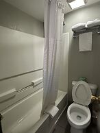 Days Inn & Suites by Wyndham Downtown Gatlinburg Parkway