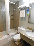 Days Inn & Suites by Wyndham Downtown Gatlinburg Parkway