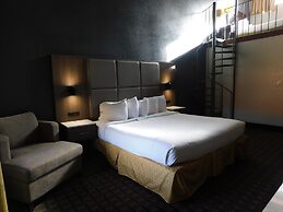 Days Inn & Suites by Wyndham Downtown Gatlinburg Parkway