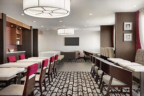 DoubleTree by Hilton Toronto Airport West