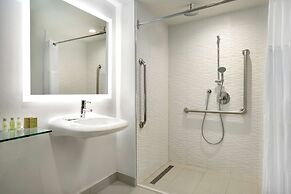 DoubleTree by Hilton Toronto Airport West