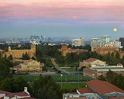 Luxe Sunset Boulevard Hotel