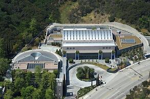 Luxe Sunset Boulevard Hotel