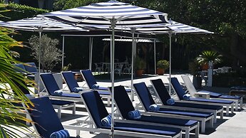 Luxe Sunset Boulevard Hotel