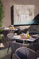 Luxe Sunset Boulevard Hotel