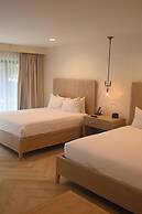 Luxe Sunset Boulevard Hotel