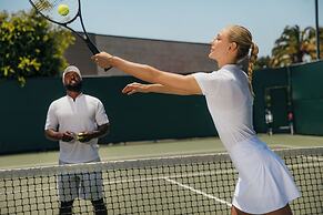 Luxe Sunset Boulevard Hotel