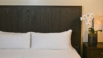 Luxe Sunset Boulevard Hotel
