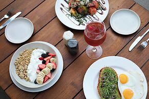 Luxe Sunset Boulevard Hotel