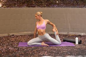 Luxe Sunset Boulevard Hotel