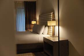 Luxe Sunset Boulevard Hotel