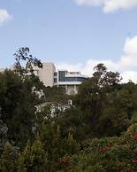 Luxe Sunset Boulevard Hotel