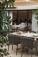 Luxe Sunset Boulevard Hotel