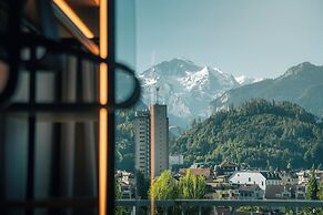 HOP Apartments & Suites