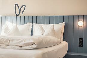 HOP Apartments & Suites