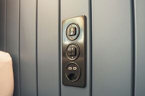 HOP Apartments & Suites