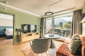 HOP Apartments & Suites