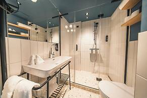 HOP Apartments & Suites