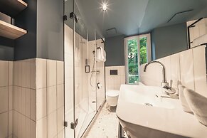 HOP Apartments & Suites