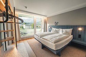 HOP Apartments & Suites