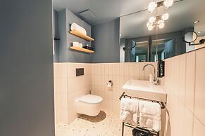 HOP Apartments & Suites