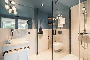 HOP Apartments & Suites