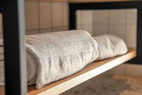 HOP Apartments & Suites