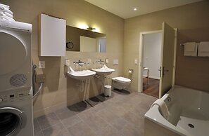 HOP Apartments & Suites