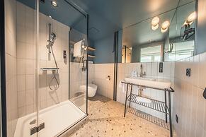 HOP Apartments & Suites