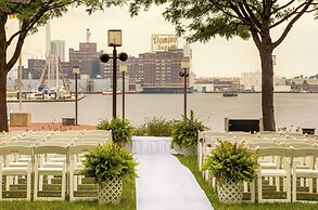 Pier 5 Hotel Baltimore