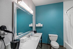 Clarion Inn & Suites DFW North