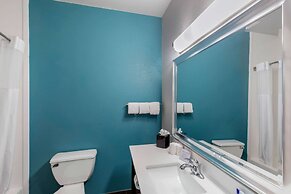 Clarion Inn & Suites DFW North