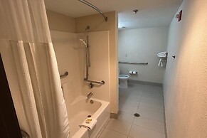 Travelodge by Wyndham Arlington/Dallas Area