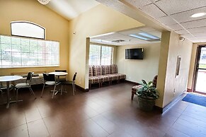 Travelodge by Wyndham Arlington/Dallas Area