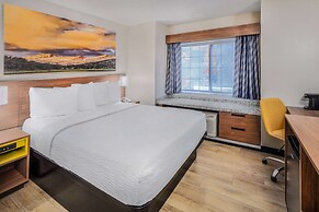 Days Inn & Suites by Wyndham Greeley