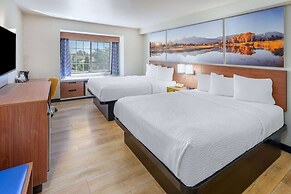 Days Inn & Suites by Wyndham Greeley