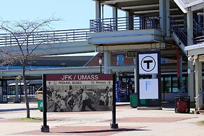 DoubleTree by Hilton Hotel Boston Bayside