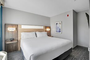 Holiday Inn Express Hotel & Suites Portland-Jantzen Beach, an IHG Hote