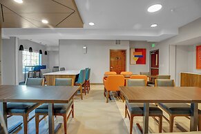 Holiday Inn Express Hotel & Suites Portland-Jantzen Beach by IHG