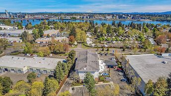 Holiday Inn Express Hotel & Suites Portland-Jantzen Beach by IHG