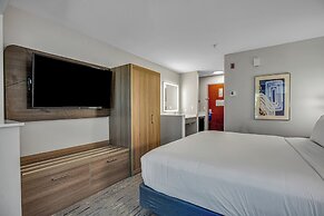 Holiday Inn Express Hotel & Suites Portland-Jantzen Beach by IHG