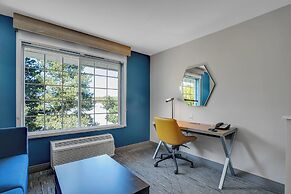 Holiday Inn Express Hotel & Suites Portland-Jantzen Beach by IHG