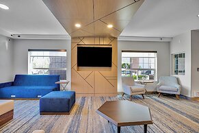 Holiday Inn Express Hotel & Suites Portland-Jantzen Beach by IHG