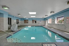 Holiday Inn Express Hotel & Suites Portland-Jantzen Beach by IHG