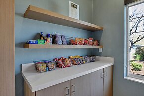 Holiday Inn Express Hotel & Suites Portland-Jantzen Beach by IHG