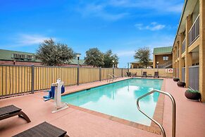 Best Western Cedar Inn