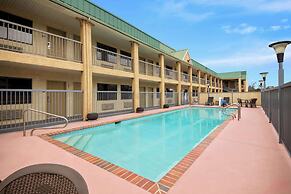 Best Western Cedar Inn