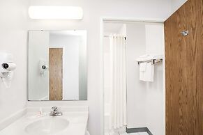 Super 8 by Wyndham Gas City Marion Area